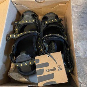 NWT Boys Kamik Jetty Shoe